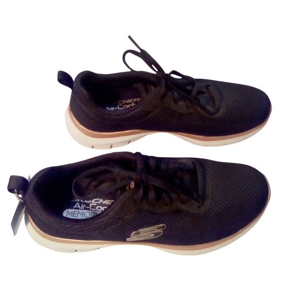 Skechers Size 6.5 Black Air-Cooled Memory Foam Lace Up Sneakers Machine Wash NWT - Picture 1 of 9